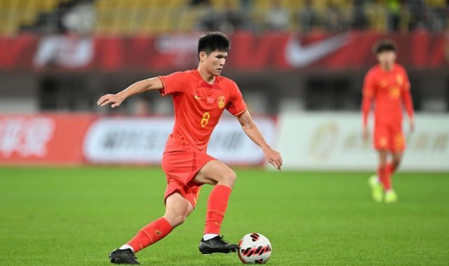 媒体人：03-04年龄段、05-06年龄段最好的中场组织者是陈泽仕