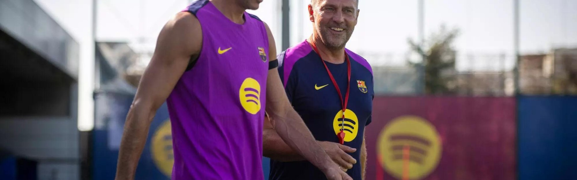 每体：莱万拒沙特年薪1亿欧元的报价，愿继续与巴萨追逐荣誉